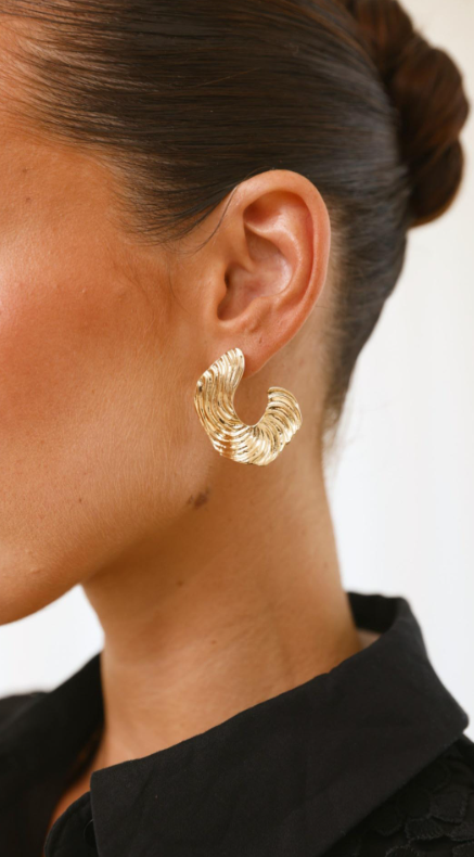 Selene | Wavy Textured Sculptural Stud Earrings