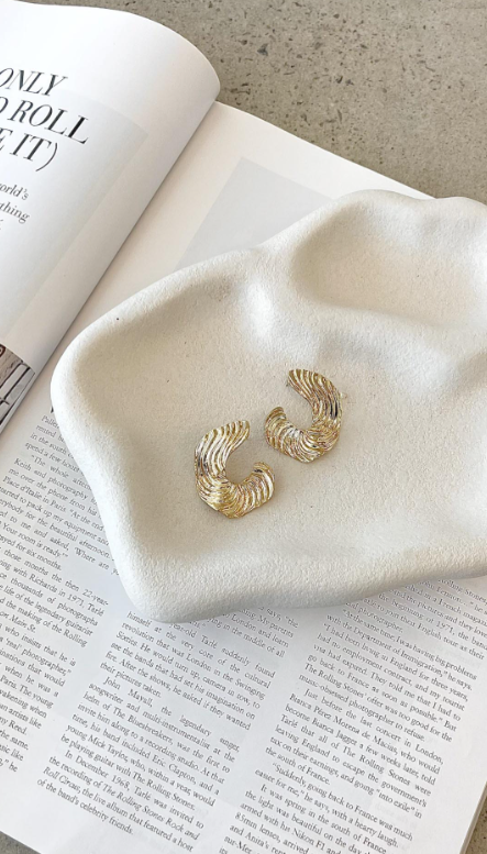 Selene | Wavy Textured Sculptural Stud Earrings