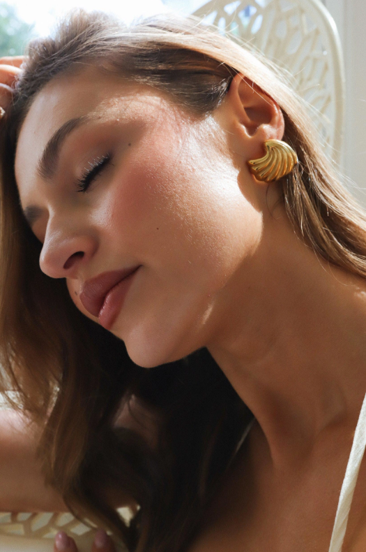 Elin | Gold-Tone Shell Motif Statement Drop Earrings