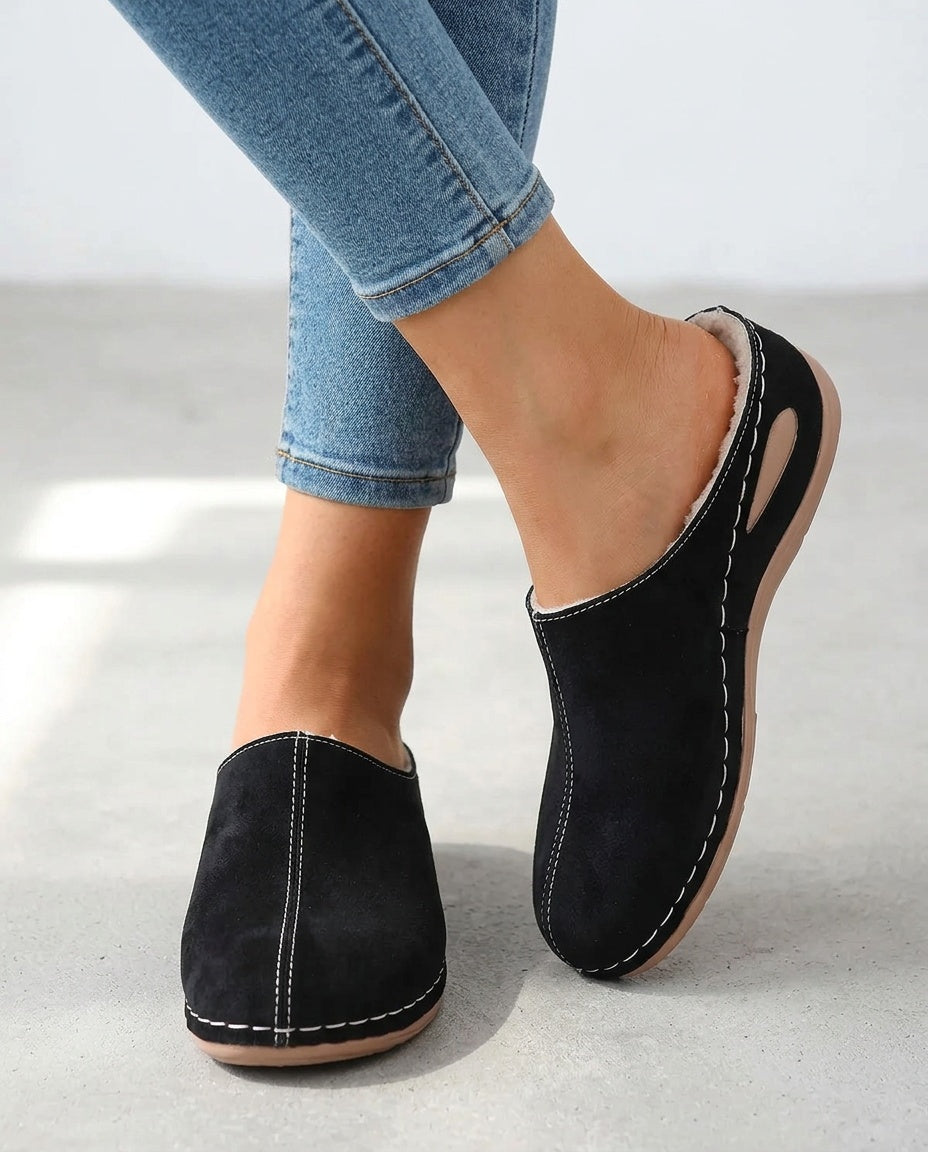 Amelie | Closed-Toe Lined Clogs