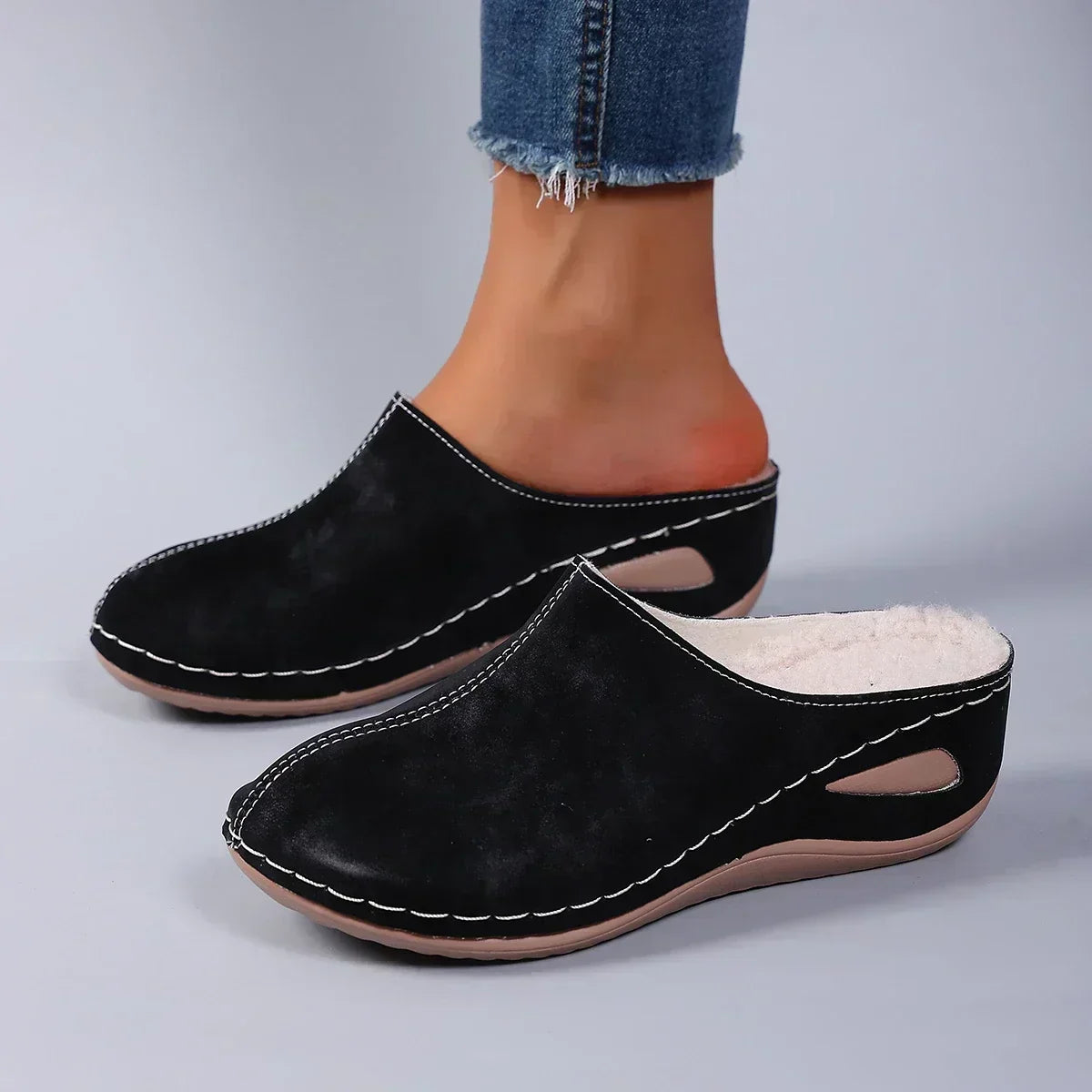 Amelie | Closed-Toe Lined Clogs