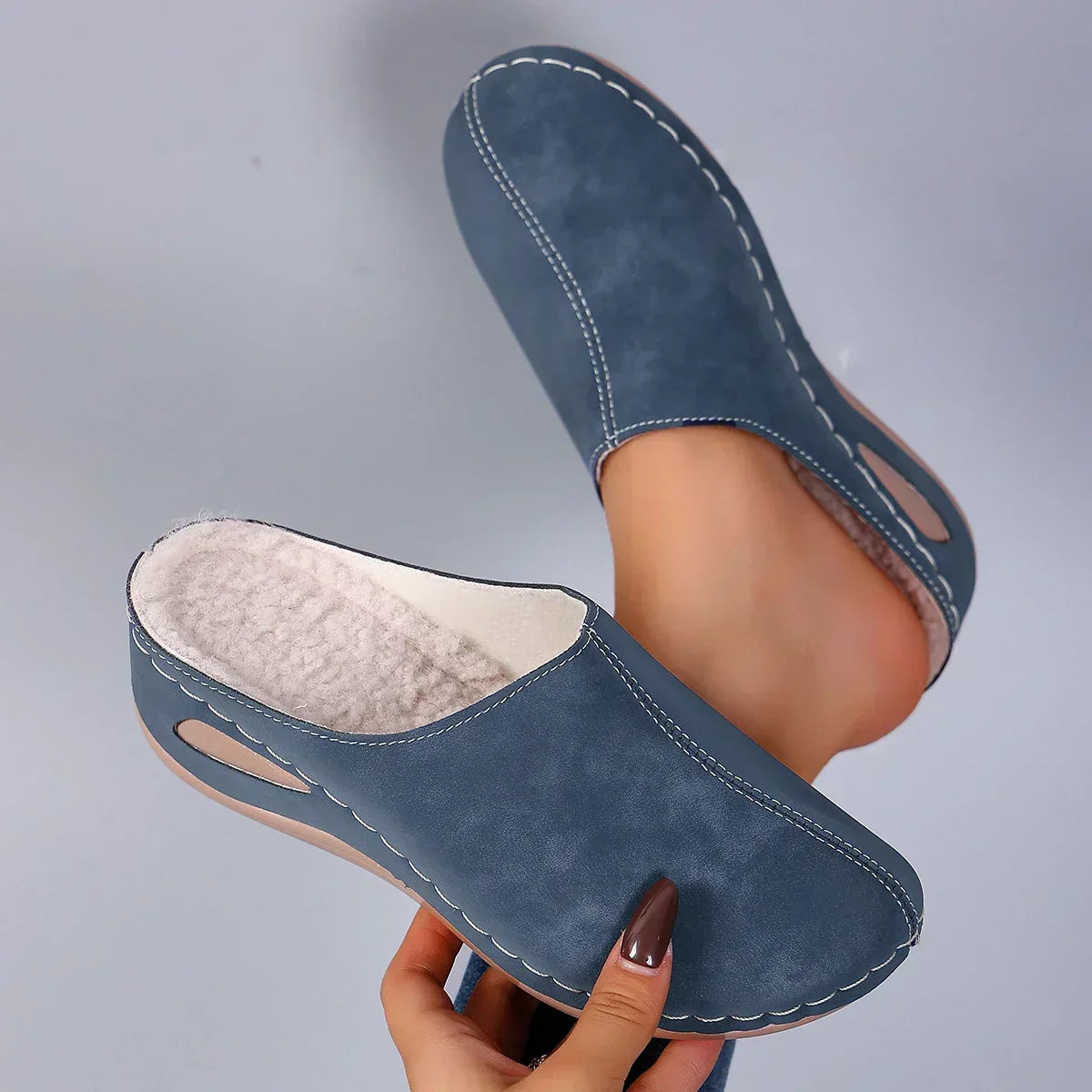 Amelie | Closed-Toe Lined Clogs