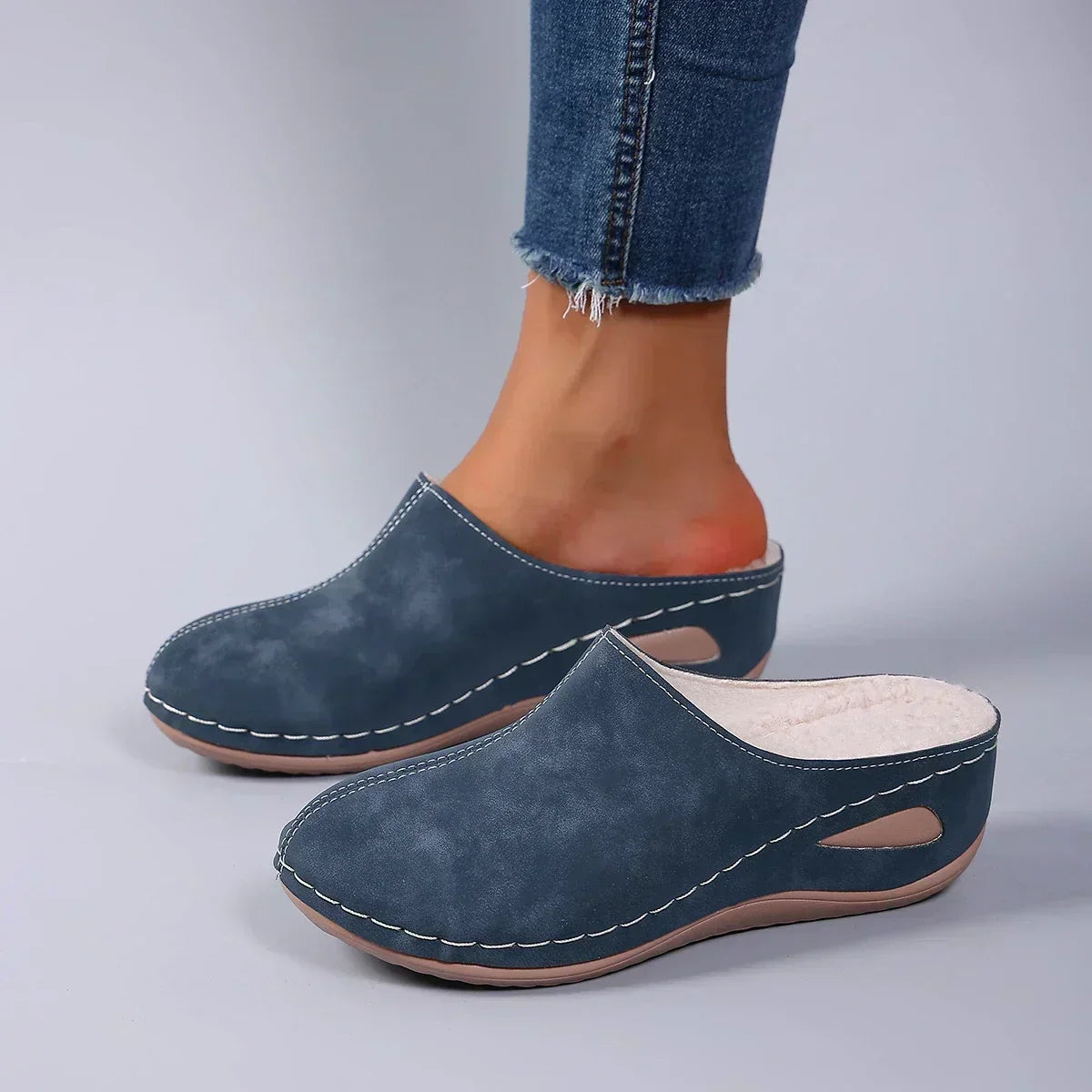 Amelie | Closed-Toe Lined Clogs