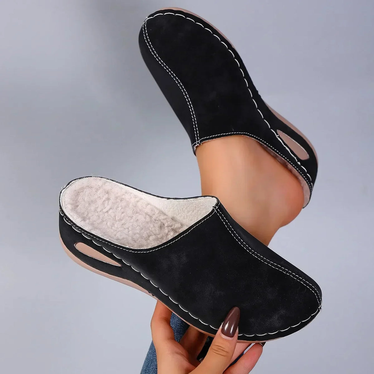Amelie | Closed-Toe Lined Clogs