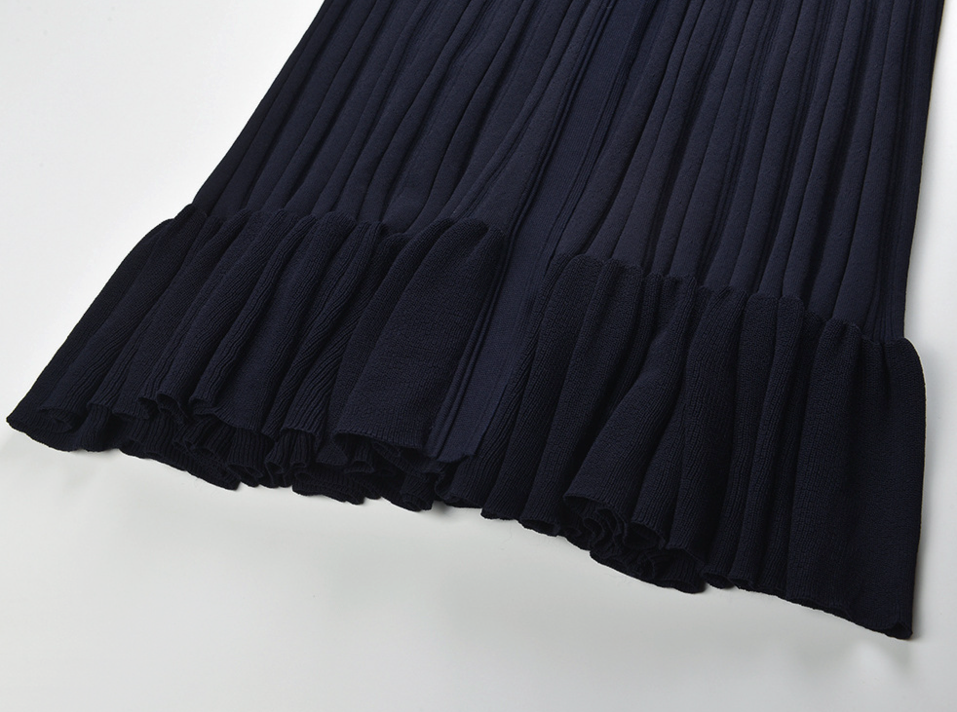 Marlowe | Two-Tone Ruffle Long Sleeve Midi Dress