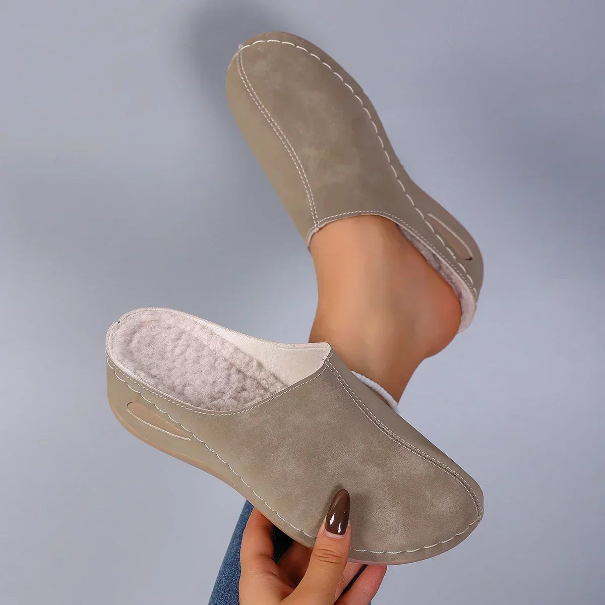 Amelie | Closed-Toe Lined Clogs