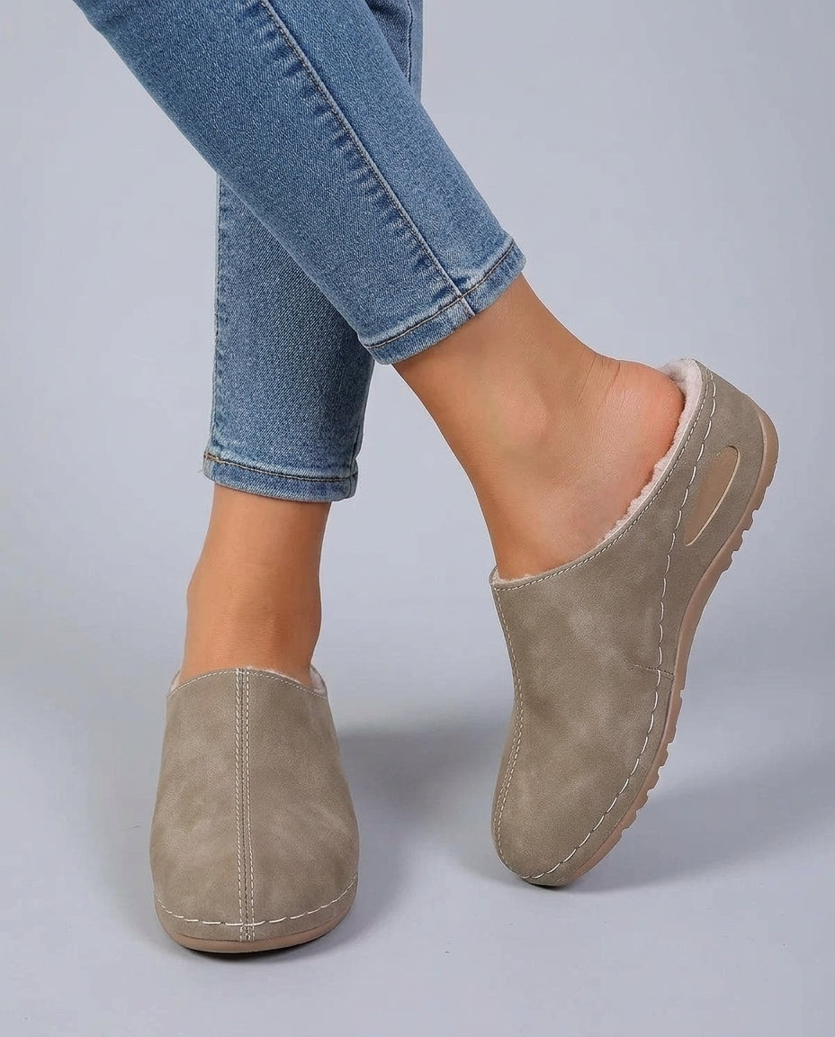 Amelie | Closed-Toe Lined Clogs